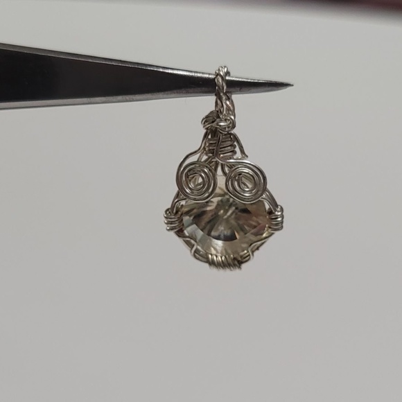 Yellow Labradorite Eye Wrapped in Sterling Pendant - Picture 14 of 14